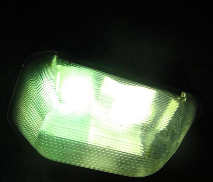 AEG Seilkoffer 150 with one new lamp
Keywords: Lit_Lighting