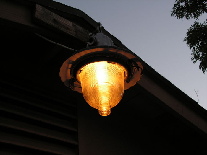 nice evening shot 
i sure love the glow of 130v bulbs 
Keywords: American_Streetlights
