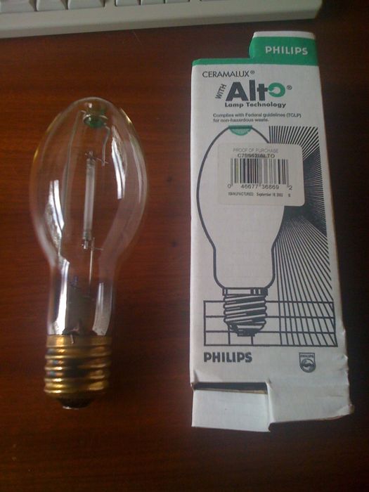 Philips Ceramalux Alto 70w HPS
This is the lamp I got for my 201SA head. It's a Philips Ceramalux Alto 70w mogul base HPS. Has a green dimple on the top that looks cool. Got it for $9.50. Manufacture date is September 19, 2002.
Keywords: Lamps