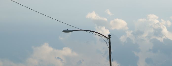 Oldie Pole...boring Modern Fixture
Old Pole = Nice.

M250R2?....Gack!
Keywords: American_Streetlights