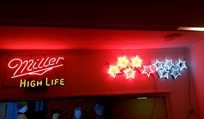 Miller High life & neon/cold cathode stars
Miller high life sign was a trash find, it was broken so I had to have the neon guy AL fix it, the stars are saved from a closed walgreens store in Detroit
Keywords: Lit_Lighting
