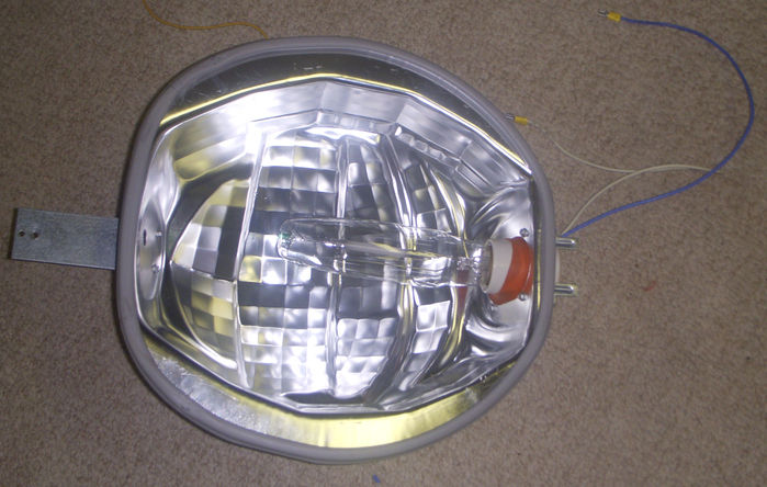 M-400 a2 FCO reflector.
This is the reflector to the FCO. As you see the Socket (House side) Is mounted in the reflector, instead of it mounted in the top housing, it is screwed right on.
Keywords: American_Streetlights