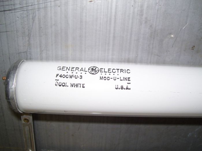 GE Mod-u-Line F40T12
Here's a older GE Mod-u-Line F40T12 that has a narrower spacing between the two "legs" that the standard F40/U in the stores. 
Keywords: Lamps