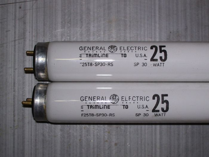GE Trimline F25T8s
Here's a pair of GE F25T8s that looks like a early F25T8 lamp, note that it has a /RS suffix on it which the modern F25s don't have. 
Keywords: Lamps