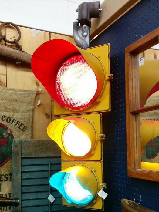 CGE at Antique Mall
Found this CGE signal for sale at a antique place for $425. A bit overpriced IMO since they usually sell for 100-175. This one has a Duralight red and green LEDs, the amber is still incandescent. 
Keywords: Traffic_Lights
