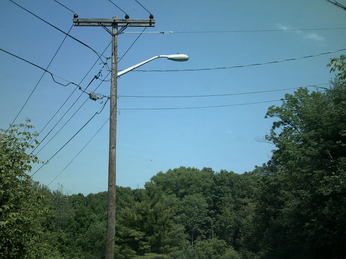 M-250R2 FCO
This is the average Blackstone Valley Electric installation. It's not a 1993 version though, which dominates what was once Blackstone Valley Electric territory. This one is 70W HPS.
Keywords: American_Streetlights