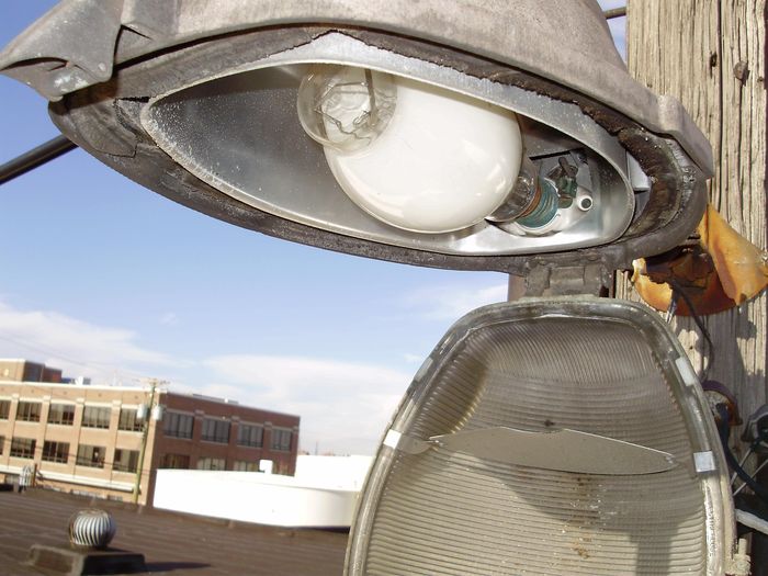 Westy clamshell
This old fixture hadn't worked in over 30 yrs per a maint. worker. 
Keywords: American_Streetlights