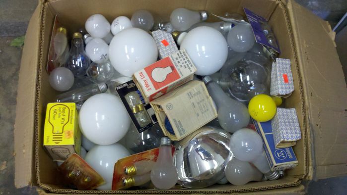 Old Westinghouse bulbs
Almost all of my loose Westinghouse and Westinghouse-made bulbs are in this box (the Westy-design Philips bulbs are mostly in another box).
Keywords: Lamps