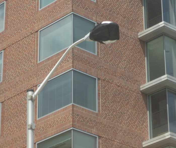 Will anyone explain this.....
Can anyone guess why or how? 
Keywords: American_Streetlights