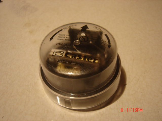 Caster Photocell
Caster Photocell that came with a Lithoria 70 W Yardblaster.

Photocell was Fried Intentionally with High Voltage...then Discarded.
Keywords: American_Streetlights