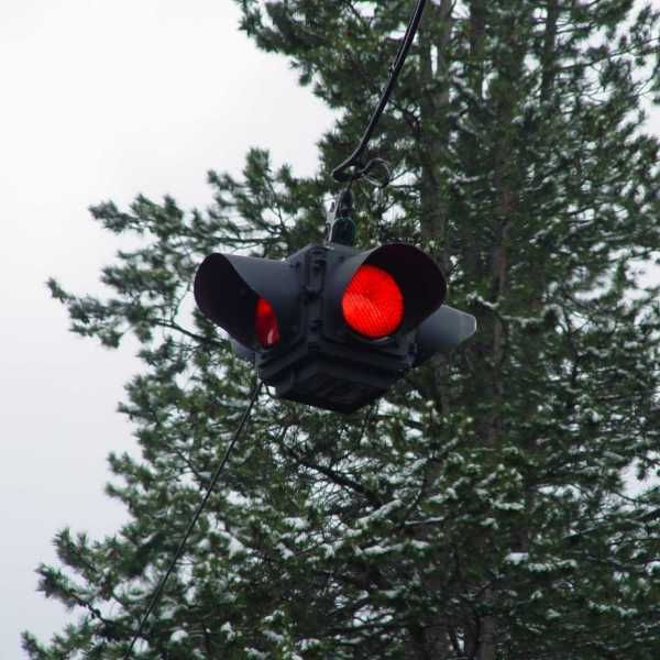 Sargent-Sowell Beacon in the Wild
Sargent-Sowell fixed 4-way beacon with internal flasher still in service (as of 2011) in Truckee, CA.
Keywords: Traffic_Lights