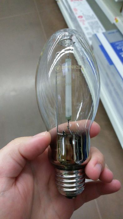 Brinks 70w HPS bulb
I'm not sure, but to me it looks Philips made.
Keywords: Lamps